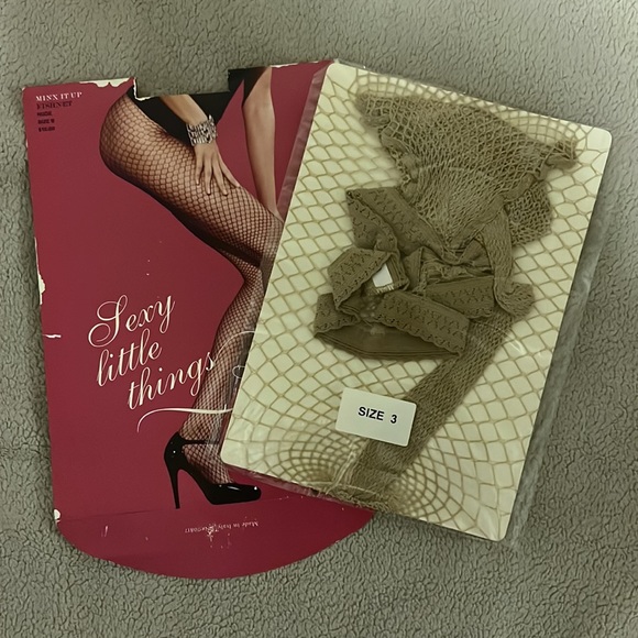 Sexy Little Things Fishnet Pantyhose Size B-NWT - Picture 3 of 5